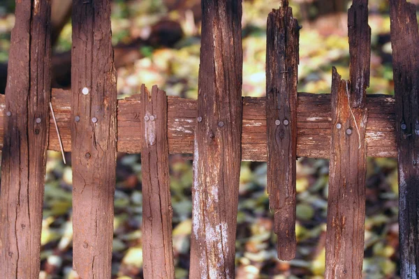 Vieille clôture cassée — Photo