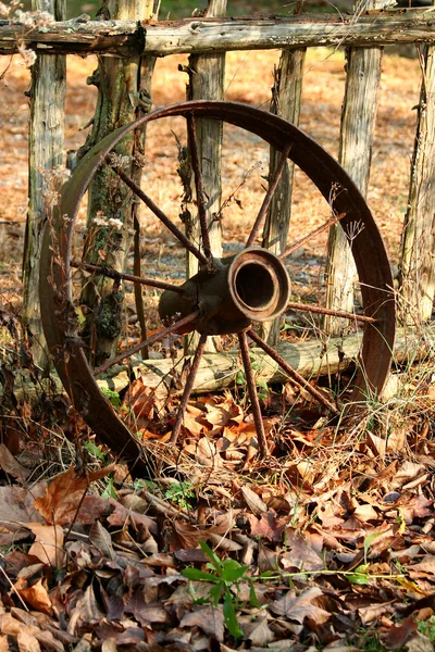 Velha roda do vagão — Fotografia de Stock