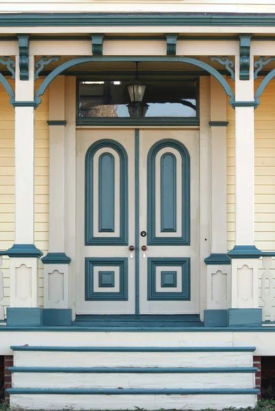 Παλιό σπίτι πόρτα — Φωτογραφία Αρχείου
