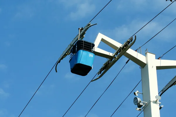 Elevador góndola azul —  Fotos de Stock