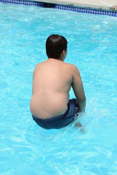Cannon ball into a pool — Stock Photo, Image