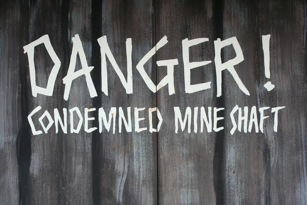 Gefahr verdammte Minenschacht — Stockfoto