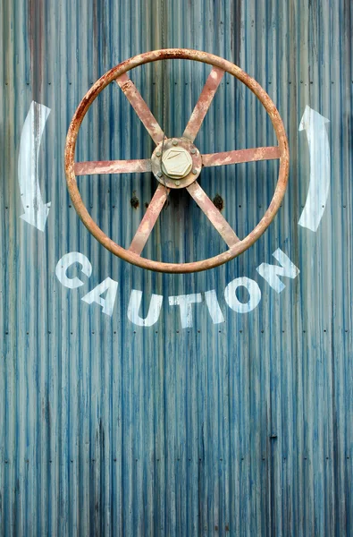 Stora hjul ventil med försiktighet — Stockfoto