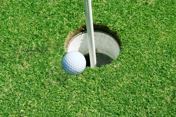 高尔夫球场球洞附近的绿色 — 图库照片
