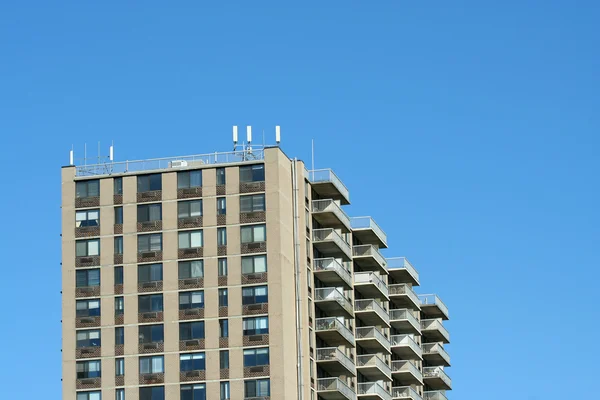 Prédio de apartamentos Hi-rise — Fotografia de Stock