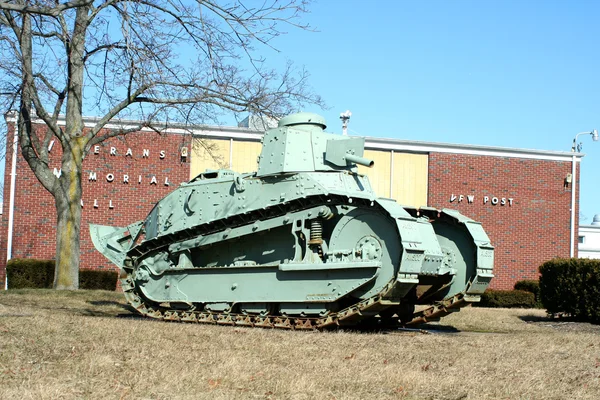Eski yeşil askeri tank — Stok fotoğraf