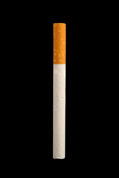 Cigarrillo aislado sobre fondo negro — Foto de Stock