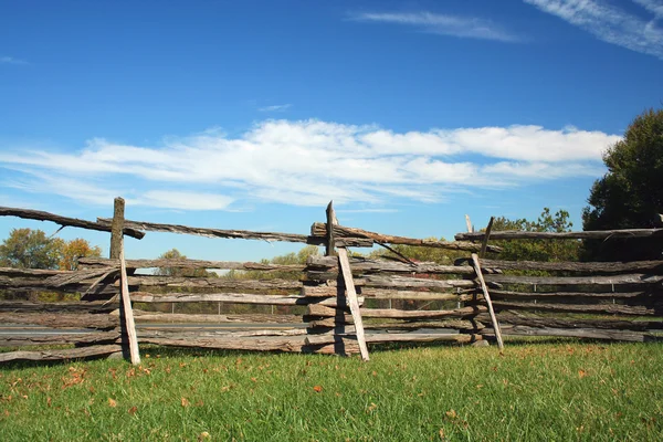 積層の木製の柵 — ストック写真