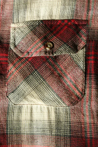 赤いフランネルのワイシャツのポケット — ストック写真