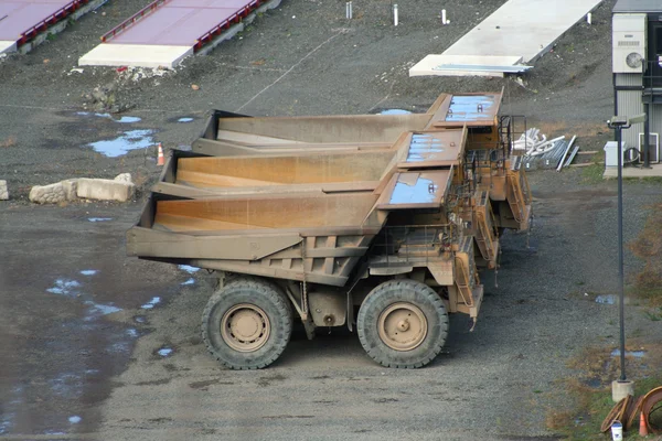 Rots steengroeve vrachtwagens — Stockfoto