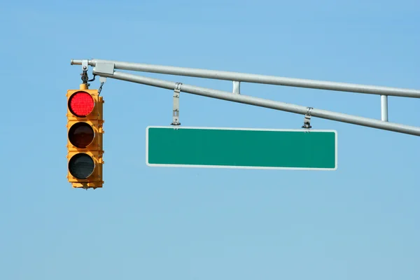 Geïsoleerde rood verkeer signaal — Stockfoto