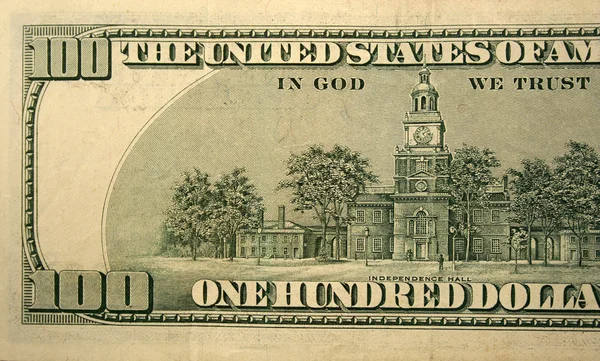 Bir yüz dolarlık banknot yarısını geri — Stok fotoğraf