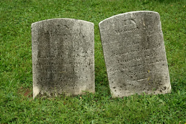 Dos lápidas antiguas —  Fotos de Stock
