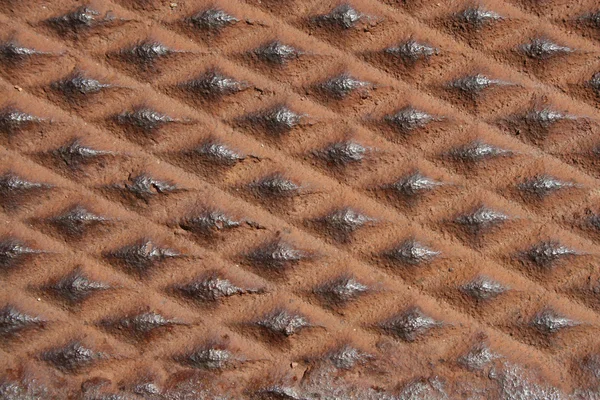 Close-up de um metal em forma de diamante enferrujado — Fotografia de Stock