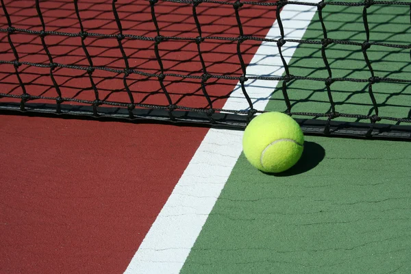 Μπάλα του τένις inbounds — Φωτογραφία Αρχείου