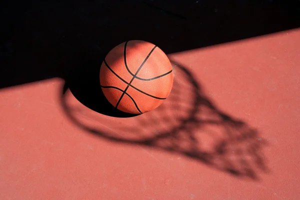 Basketbal a čisté stín — Stock fotografie