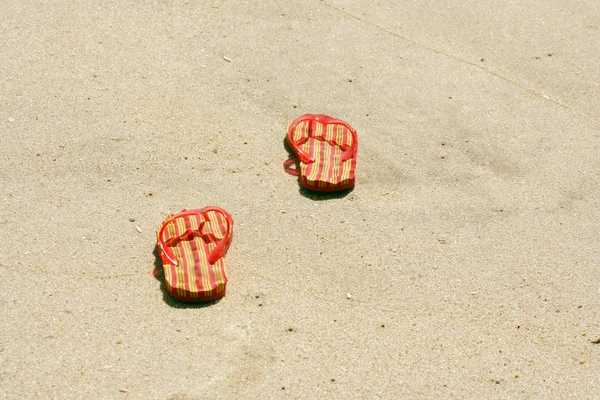 Flip-flops di pantai — Stok Foto