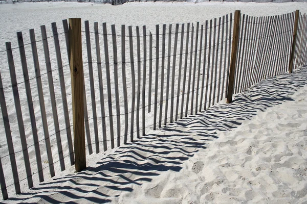 海滩上的栅栏 — 图库照片