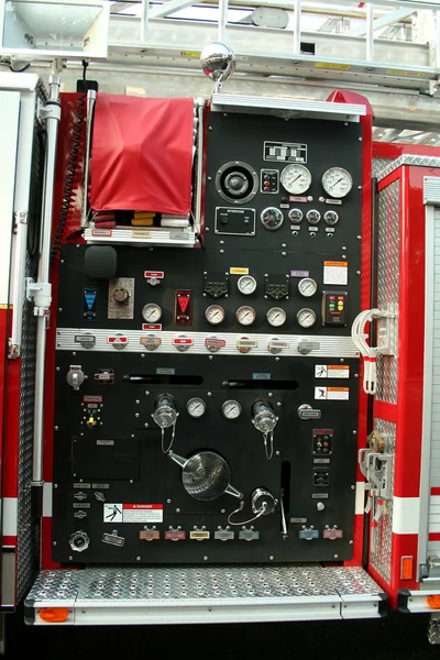 Controlos do caminhão de bombeiros — Fotografia de Stock