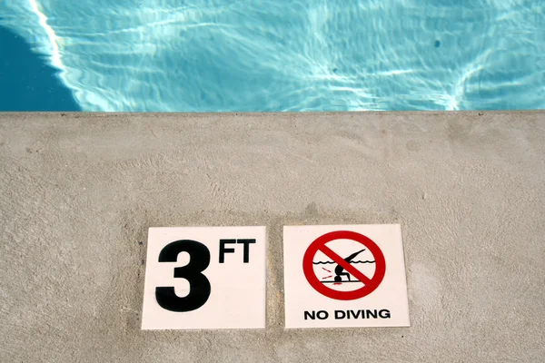 Swimming pool depth marker — Stock Photo, Image
