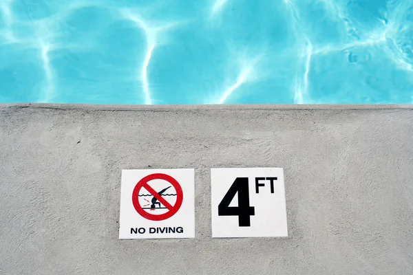 Marcador de profundidad de piscina —  Fotos de Stock