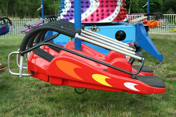 Paseo en una nave espacial de carnaval para niños — Foto de Stock