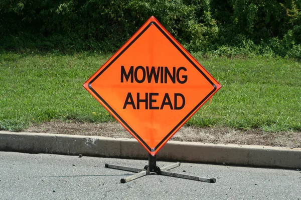 Mowing ahead sign — Stock Photo, Image