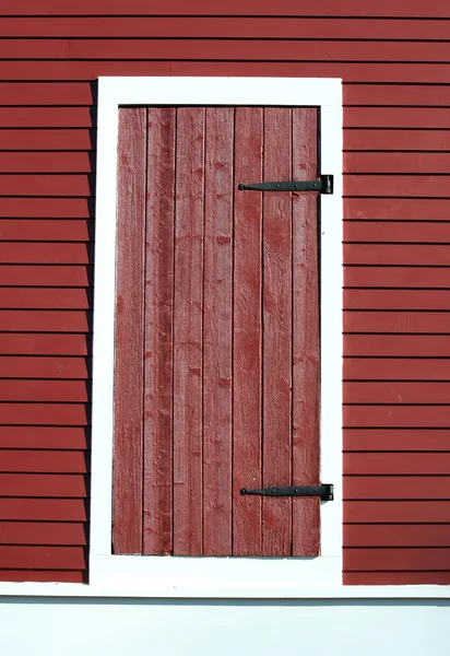 붉은 창 고 문 — 스톡 사진