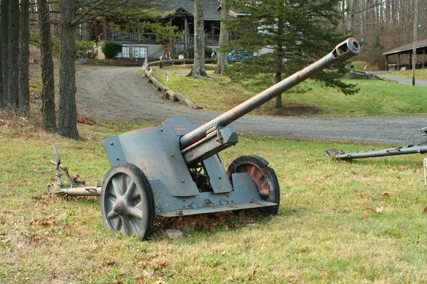Um velho canhão da WW II — Fotografia de Stock