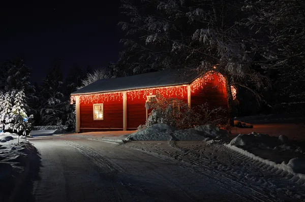 Schön dekoriertes Weihnachtshaus Stockfoto