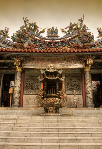 Queimador de incenso chinês e templo — Fotografia de Stock