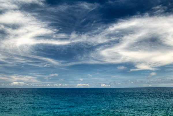 Пейзаж красивого океана — стоковое фото