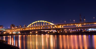 Bridge şehir gece çekimi