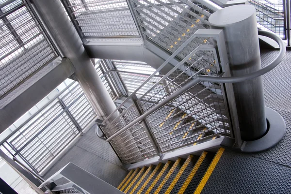 Escalera gris moderna fuera de los edificios — Foto de Stock