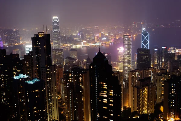 近代的な高層ビルの夜景 — ストック写真