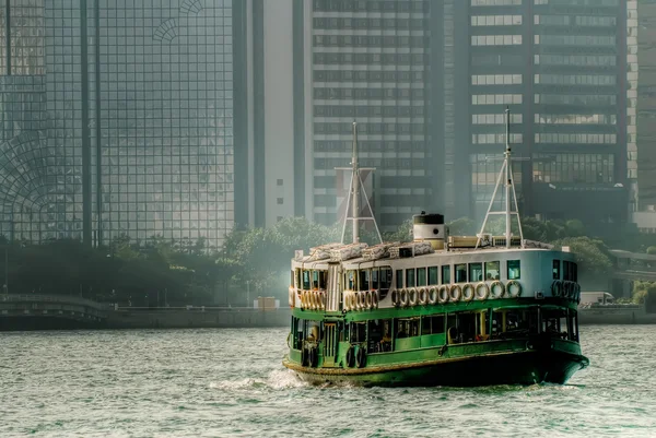 Пором на гавань Вікторія в Hong Kong — стокове фото