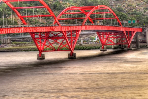Kaunis kaupunkimaisema silta — kuvapankkivalokuva
