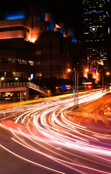 Bilar ljus i staden — Stockfoto