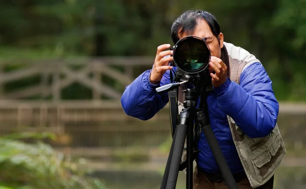 Asijské fotograf v exteriéru — Stock fotografie
