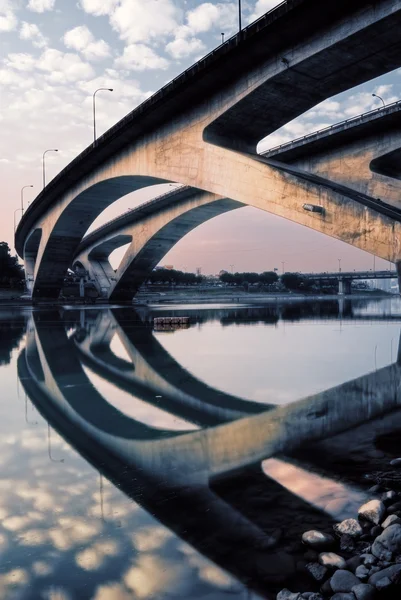 Scenérii města mostu — Stock fotografie