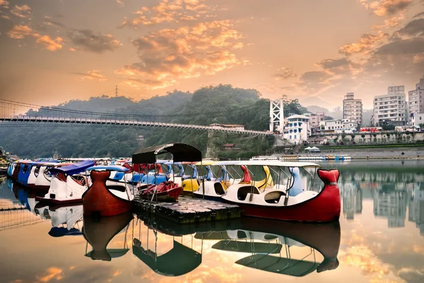 Цветные лодки — стоковое фото