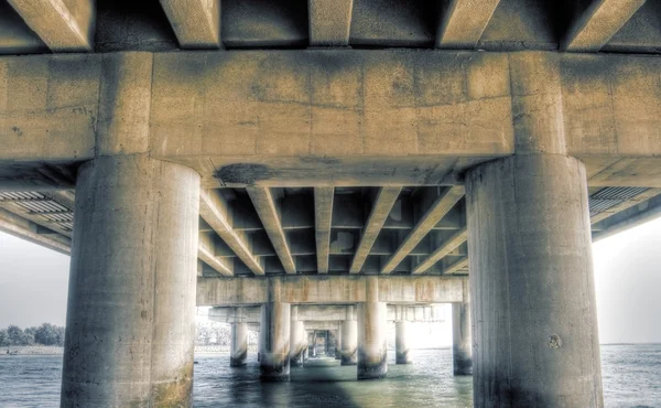 Grunge 桥 — 图库照片