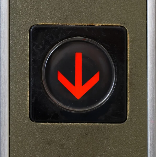 Primo piano pulsante ascensore di giù segno — Foto Stock