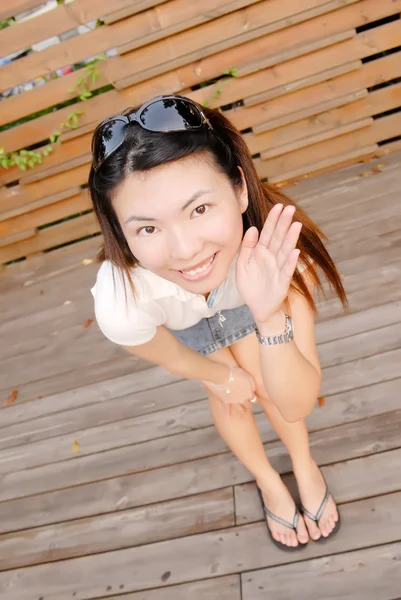 Asyalı kadın modern gülüyor — Stok fotoğraf