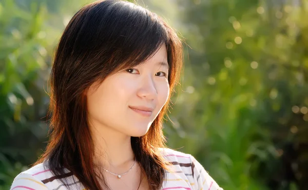 Asyalı güzel kız açık — Stok fotoğraf