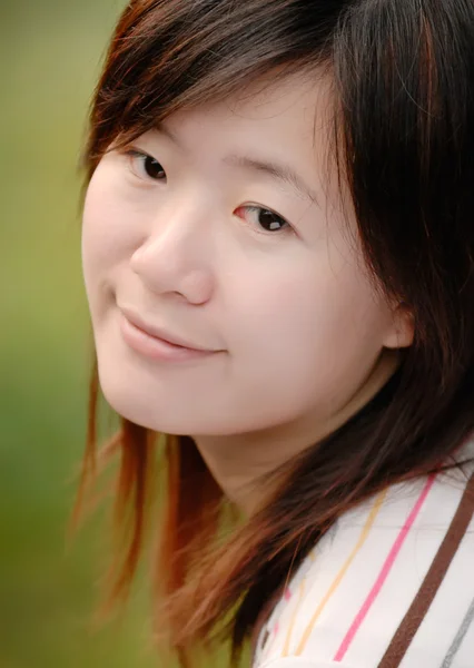 Azjatycki piękna dziewczyna w odkrytym — Zdjęcie stockowe