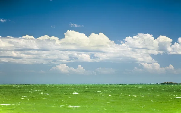 Green ocean — Stock Photo, Image