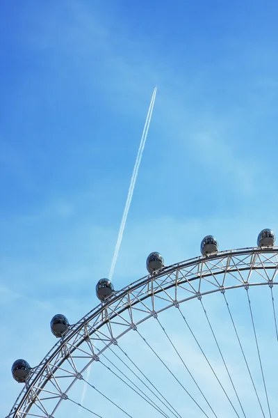 London eye sky uçak — Stok fotoğraf