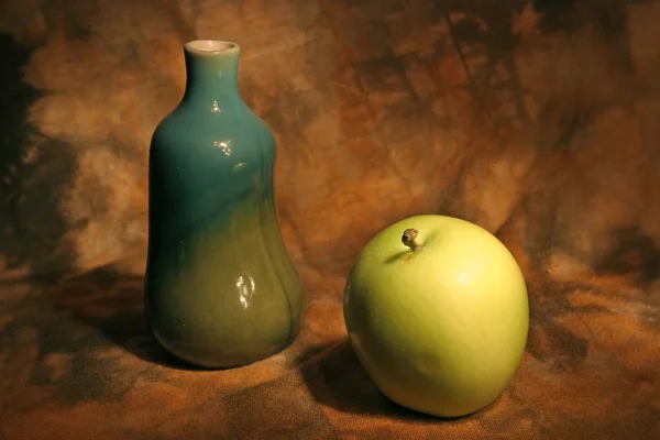 静物花瓶与苹果 — 图库照片