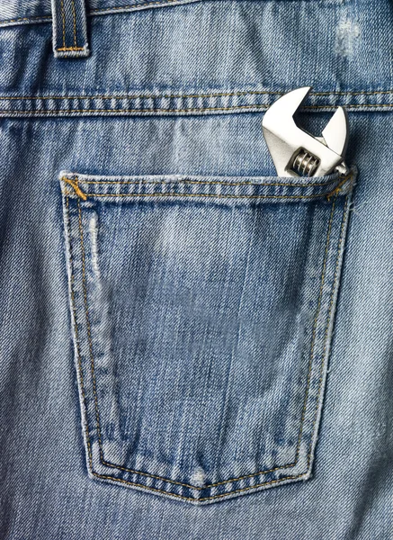 Schroevendraaier in een jeans zak — Stockfoto